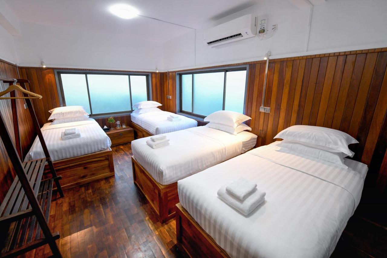 Ned Kelly Hotel & Irish Pub Mandalay Bagian luar foto