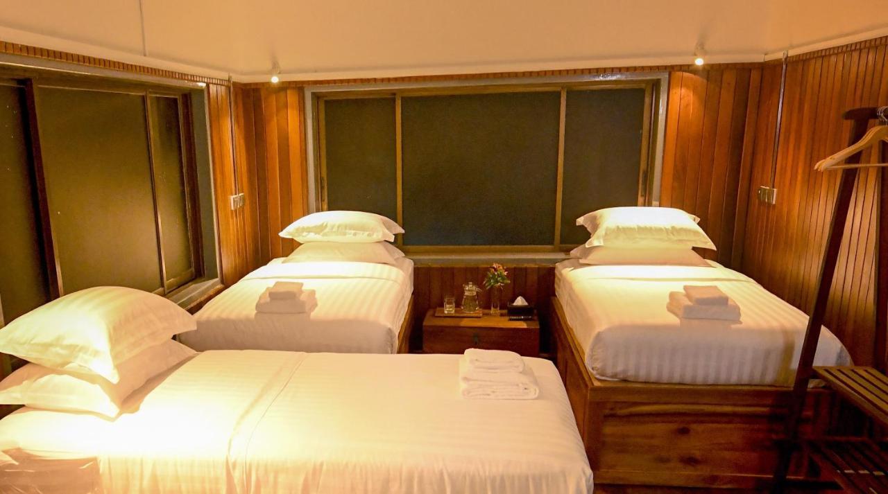 Ned Kelly Hotel & Irish Pub Mandalay Bagian luar foto
