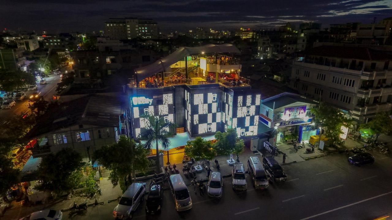 Ned Kelly Hotel & Irish Pub Mandalay Bagian luar foto